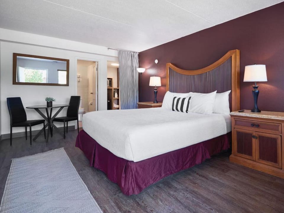 Photo of the whole room, Seating area, Bedroom