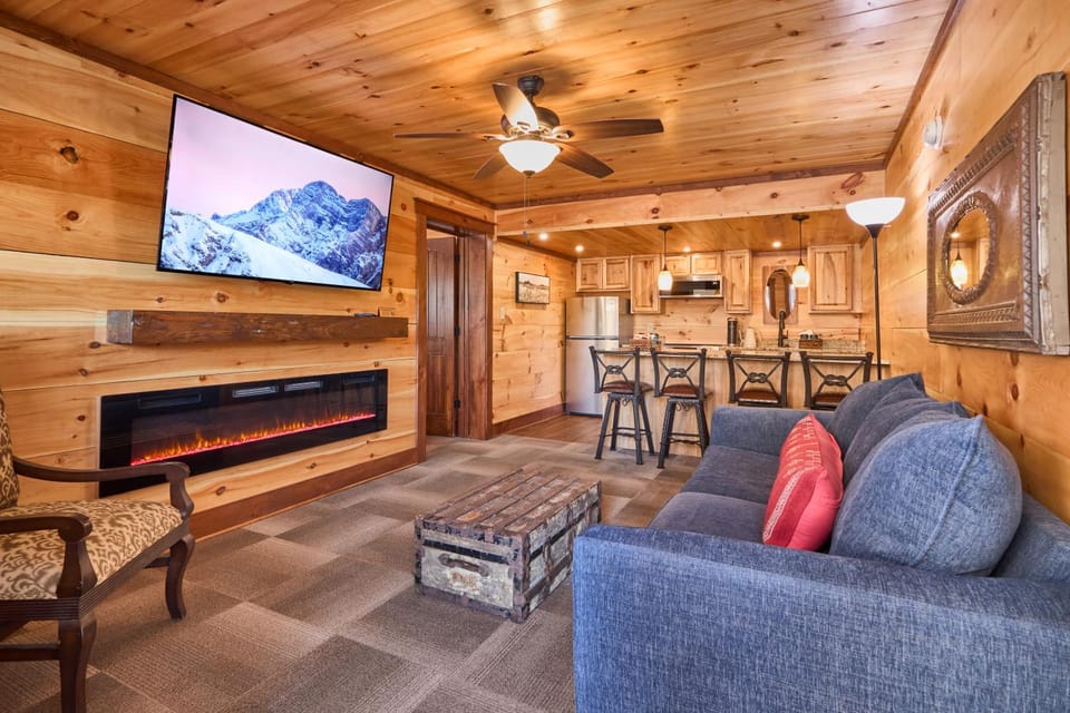 TV and multimedia, Kitchen or kitchenette, Living room, Seating area
