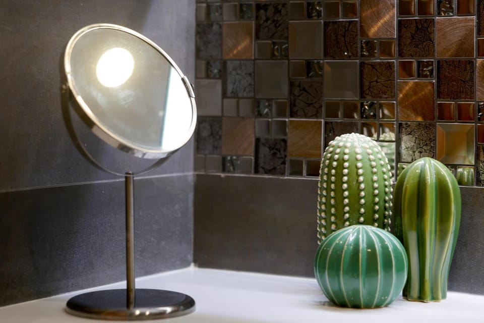 Bathroom, Decorative detail