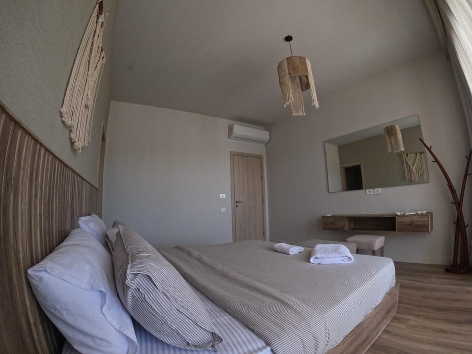 Bed, Photo of the whole room, Bedroom, furniture, air conditioner
