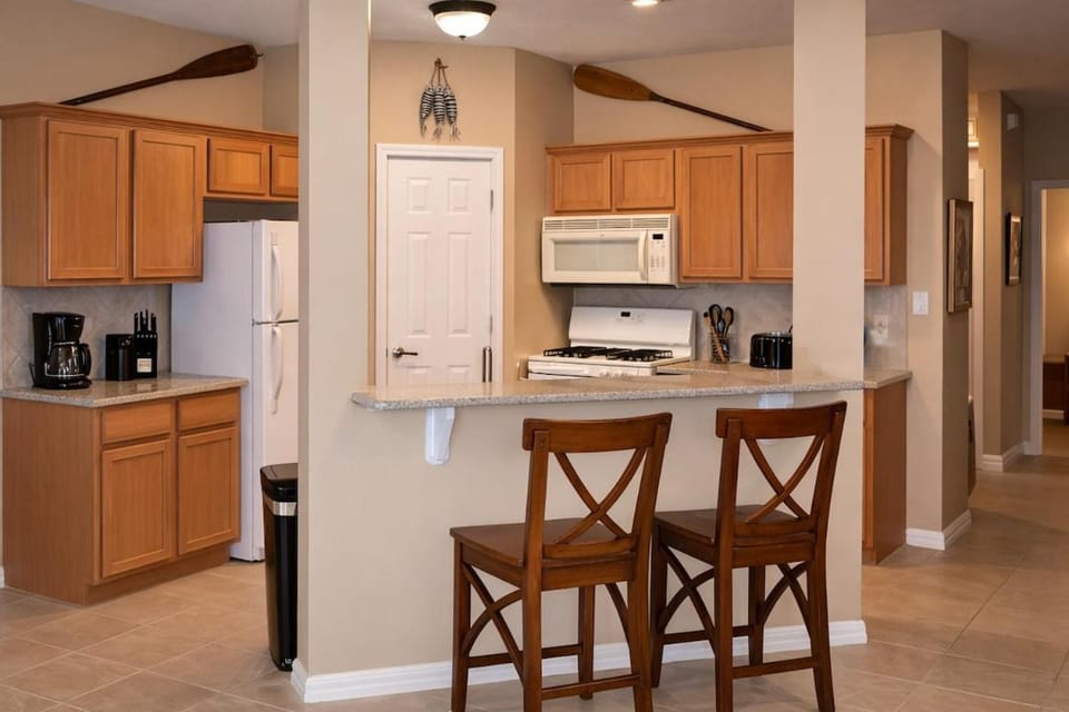 Lux 2 Mins 2 Beach Houston Med NASA Galveston Apartment in Kemah