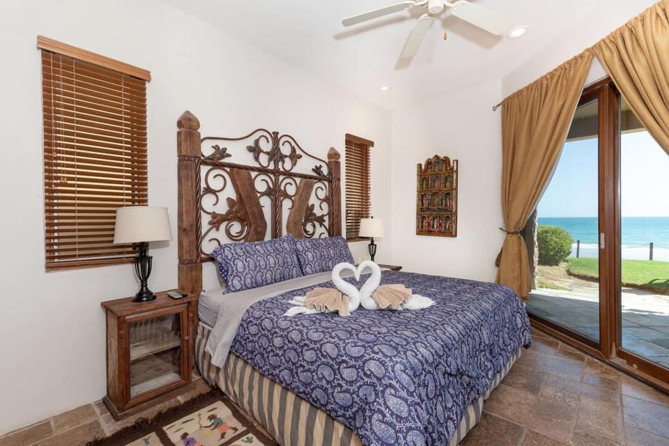 Unparalleled Luxury Beachfront House on the Water Villa in Rocky Point