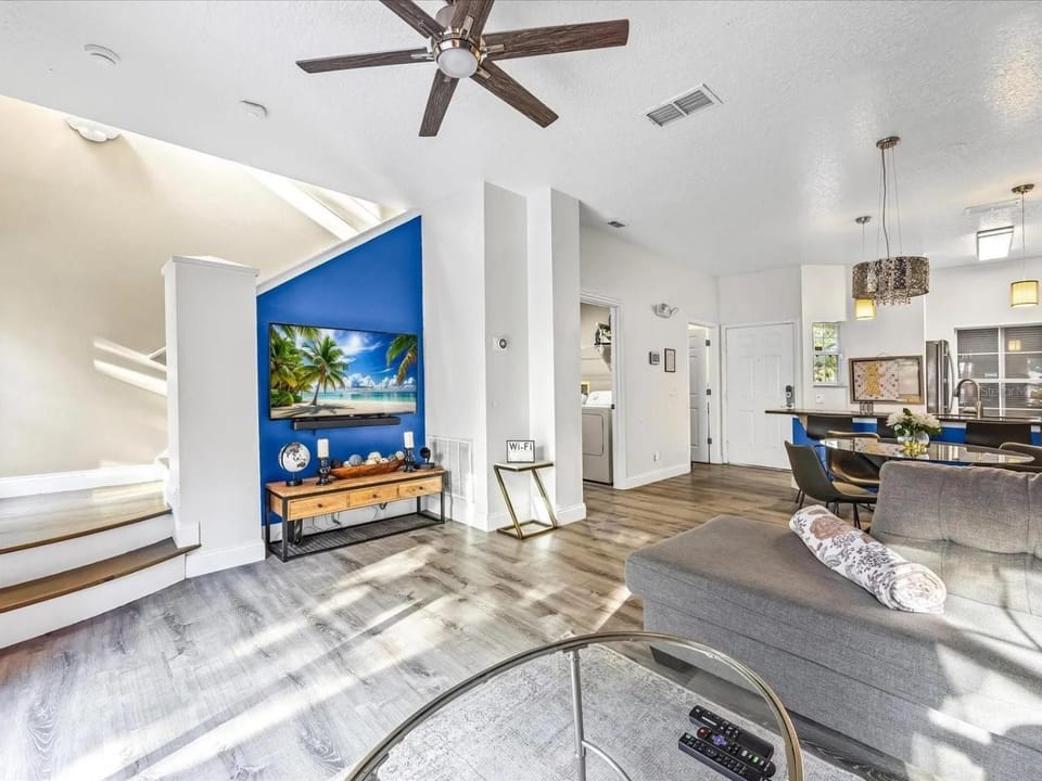 Sunny Poolside Escape Apartment in Kissimmee