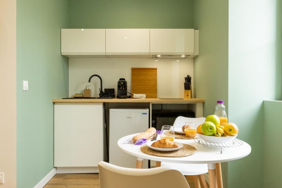 Dining area, kitchen