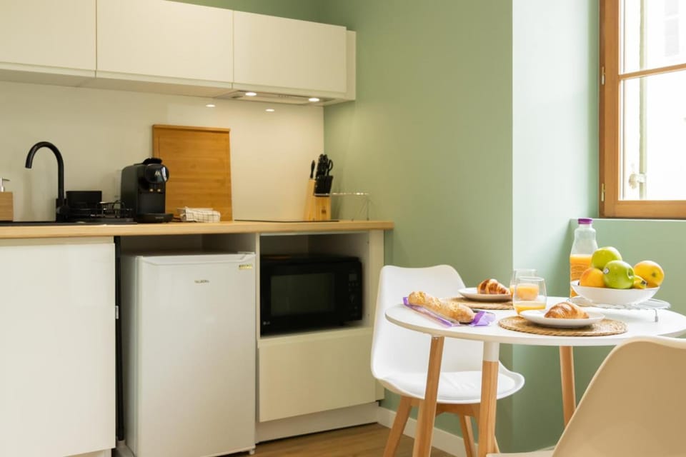 Dining area, kitchen