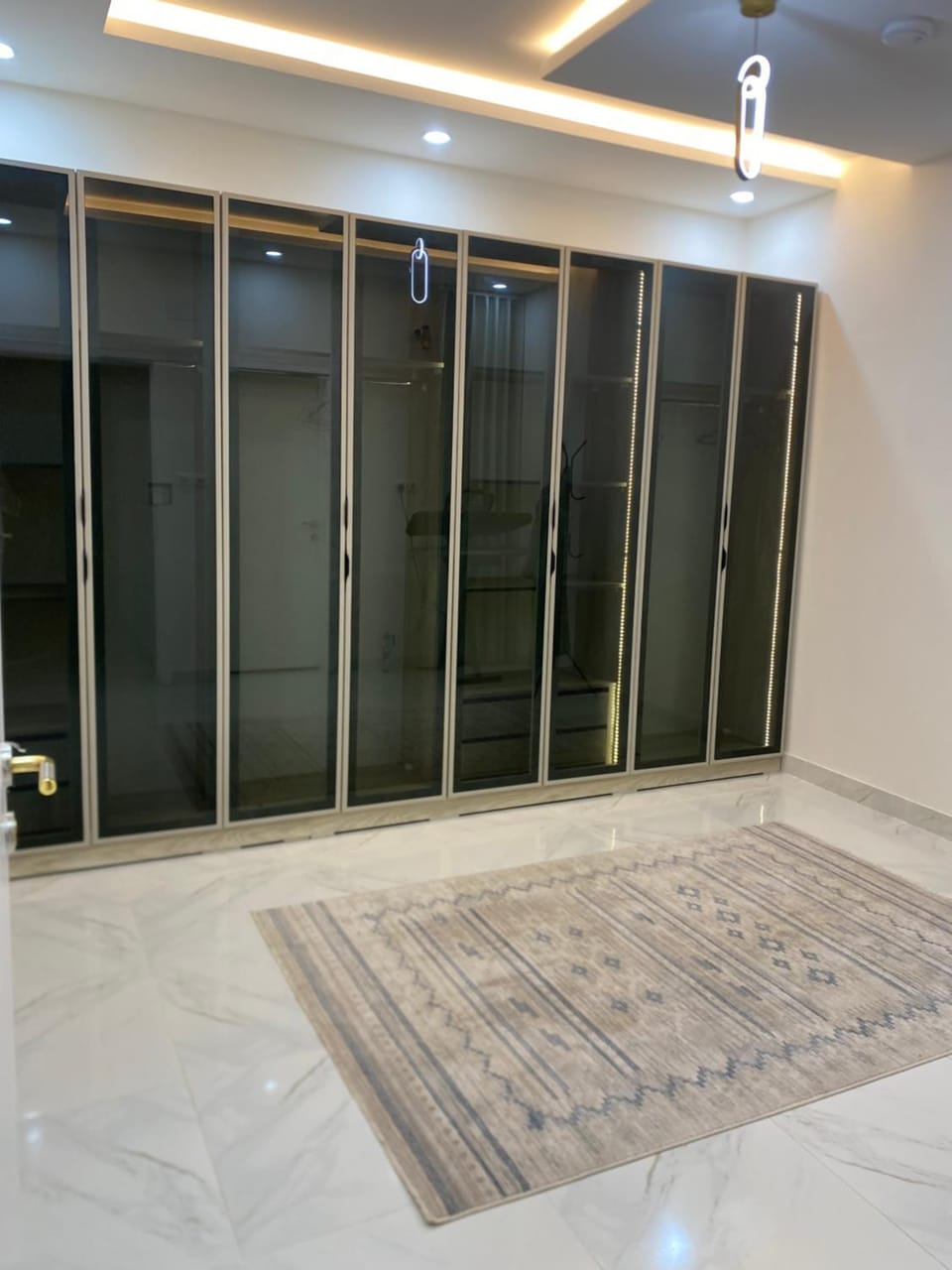 شقه مقابل جامعة تبوك وقريب من المطار والمدينة العسكرية Apartment in Saudi Arabia