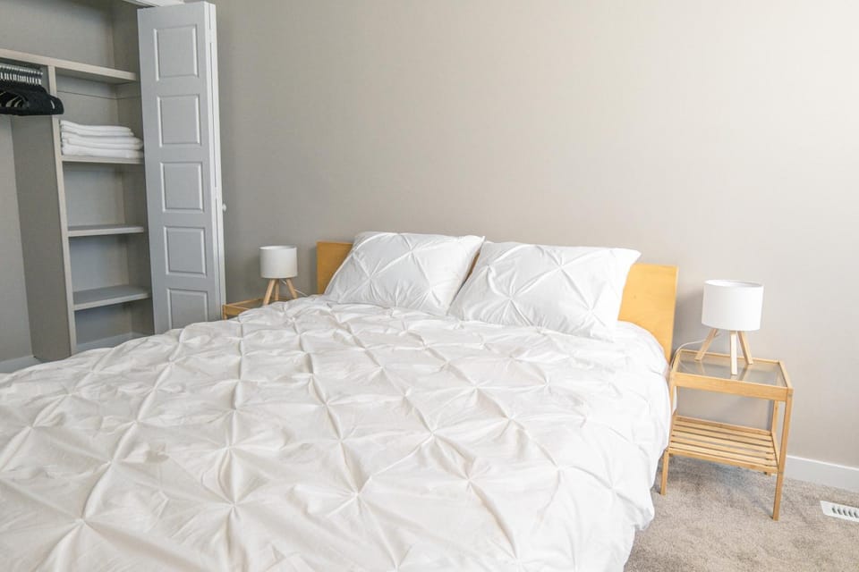 Bed, Bedroom, Guests, storage, wardrobe