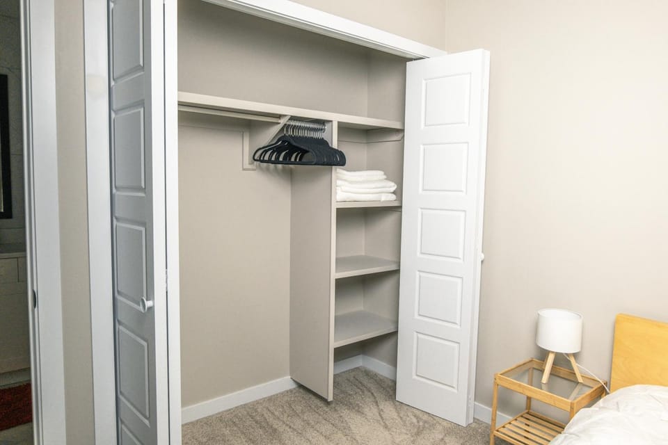 Bedroom, storage, wardrobe