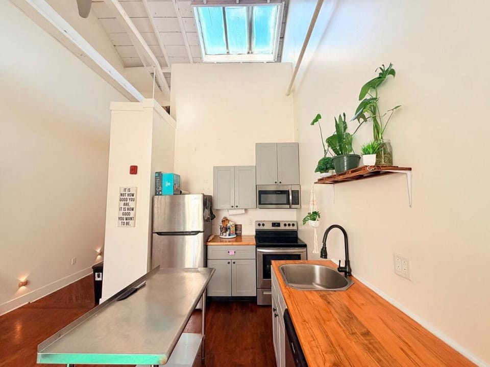 Kitchen or kitchenette, Dining area, dishwasher, oven, stove