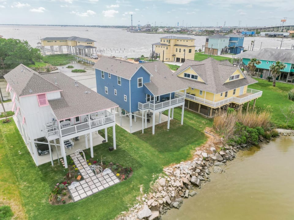 Waterfront Gem Near Kemah Sunset Views House in Seabrook