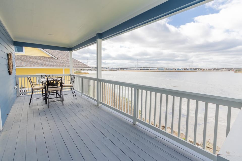 Waterfront Gem Near Kemah Sunset Views House in Seabrook