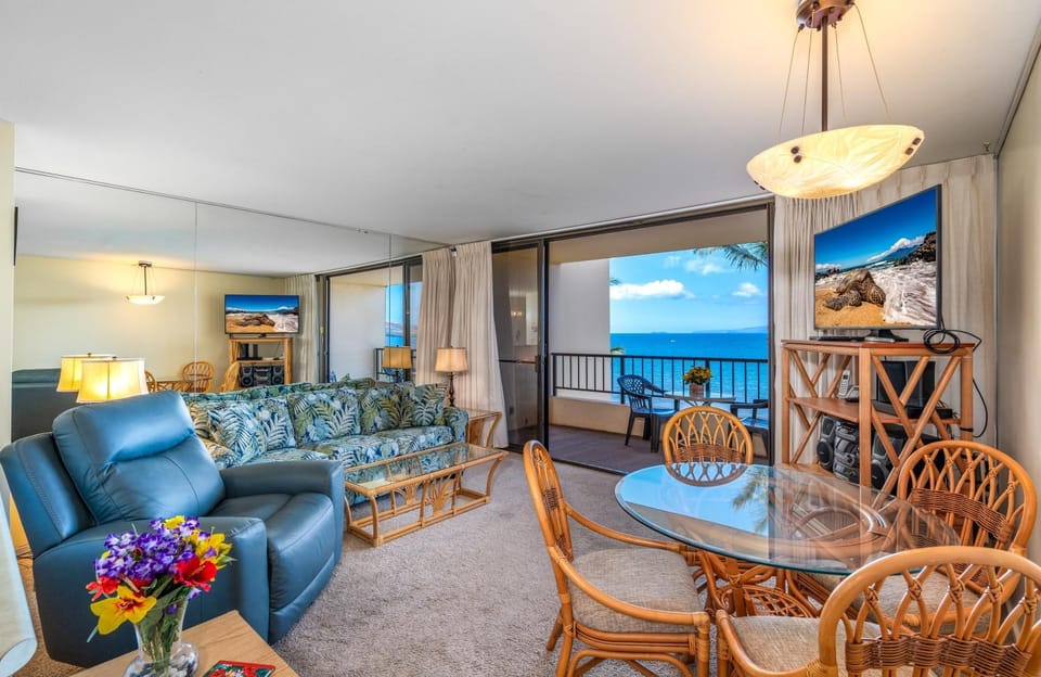 Sugar Beach Resort PH 29 Penthouse, Oceanfront Ocean View, Central A/C Apartment in Maalaea