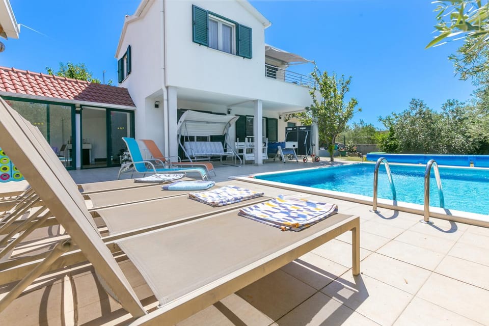 Swimming pool, Location, children, Family