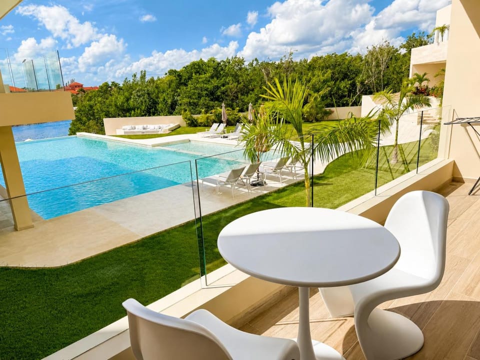 Balcony/Terrace, Garden view, Pool view