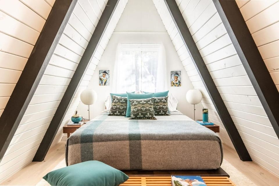 Atomic A-Frame Mid Century Space-Age Fireplace Ski Hiking Swimming Chalet in Big Bear