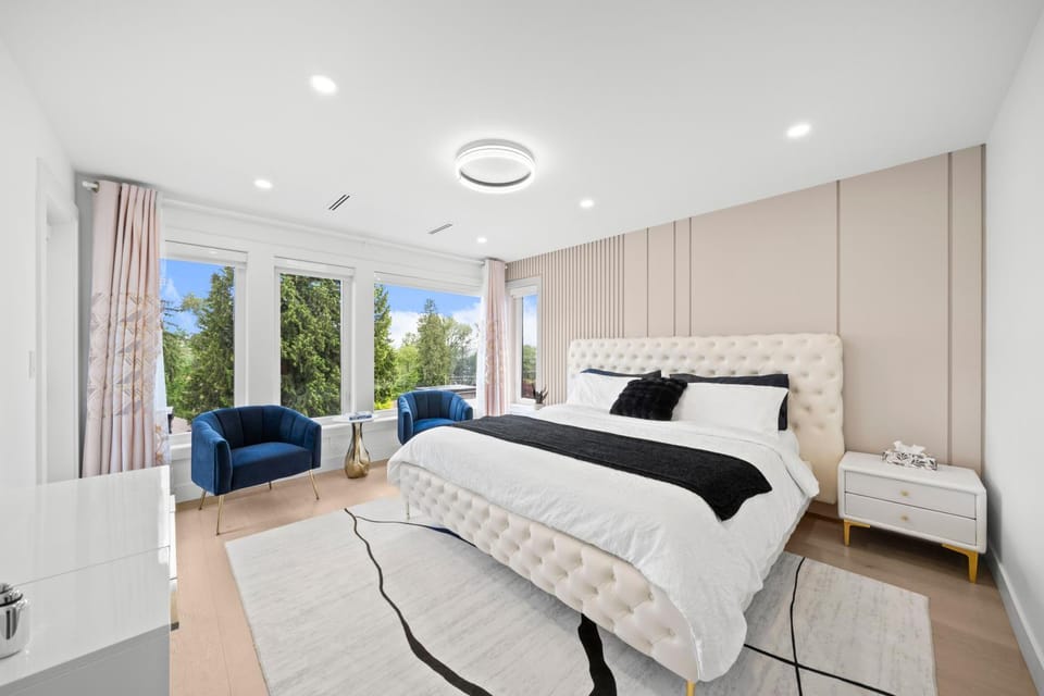 North Shore Luxe Villa Villa in North Vancouver