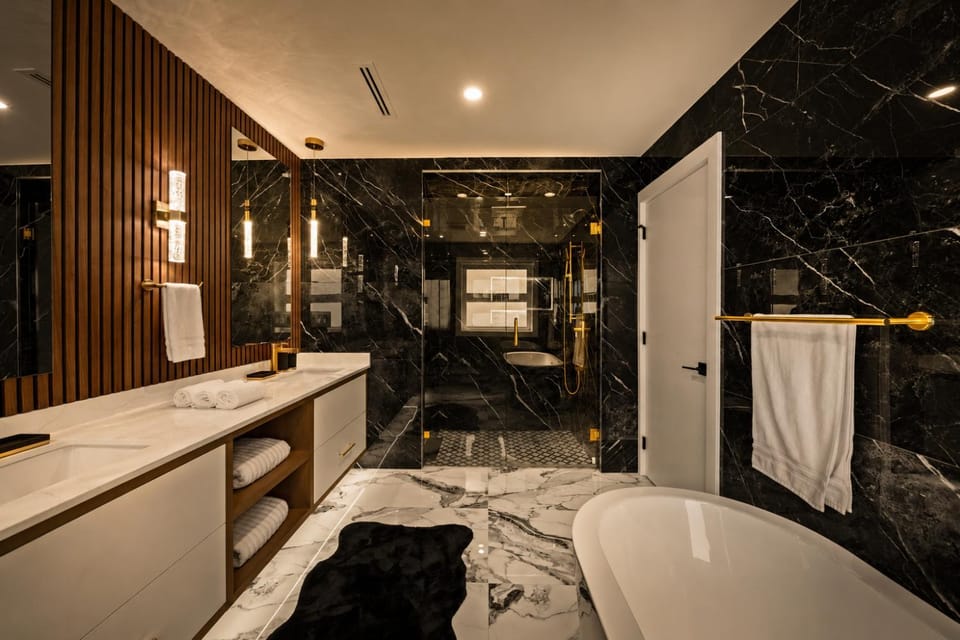North Shore Luxe Villa Villa in North Vancouver
