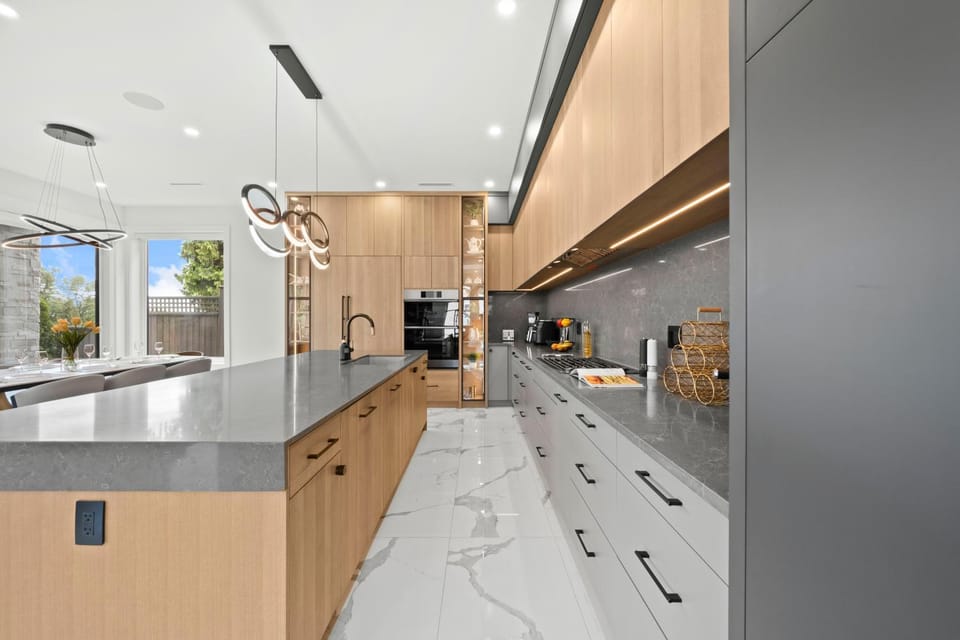 North Shore Luxe Villa Villa in North Vancouver