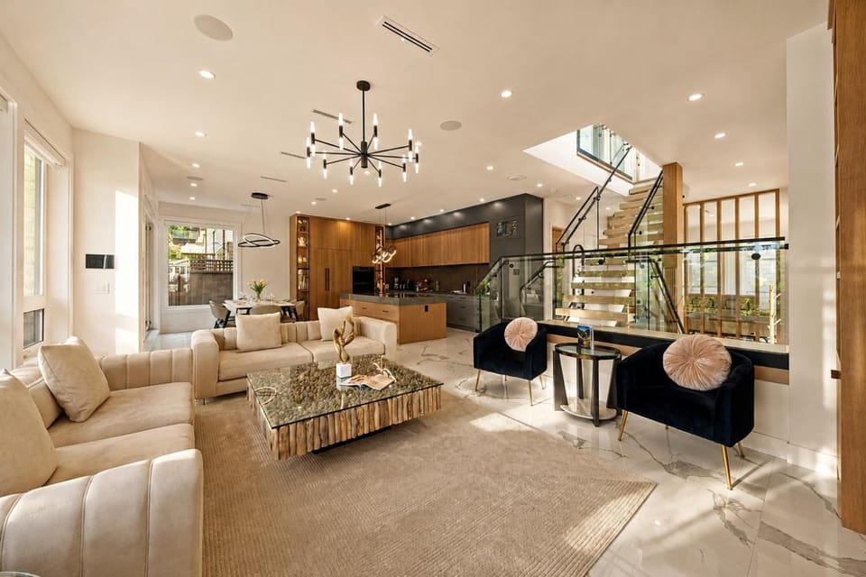 North Shore Luxe Villa Villa in North Vancouver