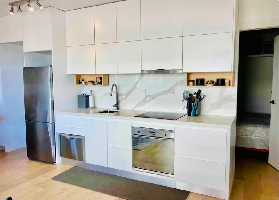 Beachfront 1 Bed, huge terrace Free Parking Apartment in Parking lot