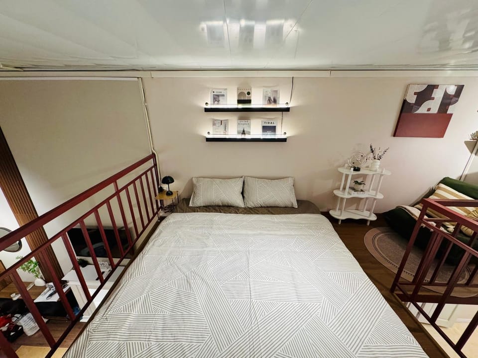 Bed, Bedroom
