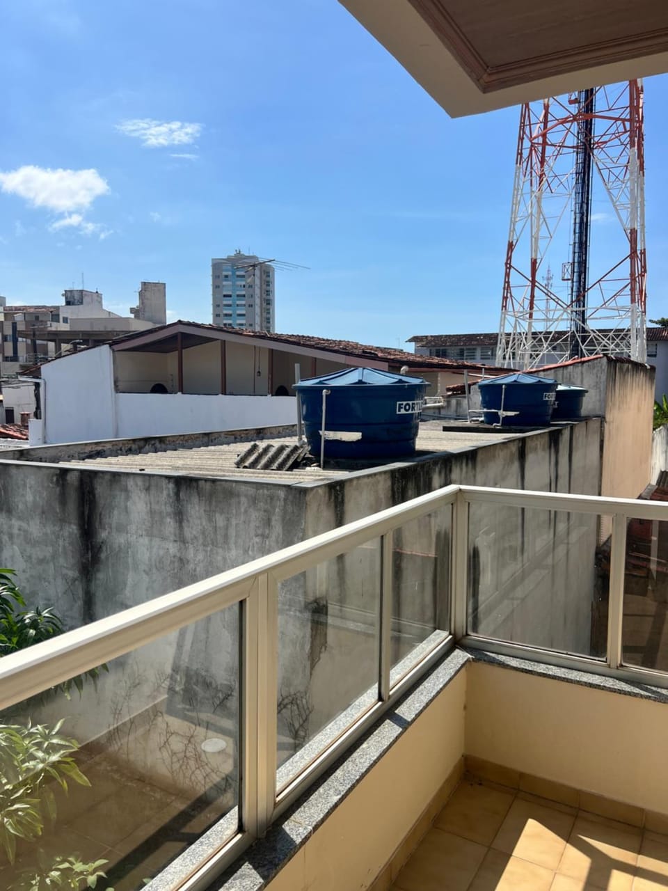Apartamento com suíte, 5 minutos a pé da Praia do Morro Apartment in Guarapari