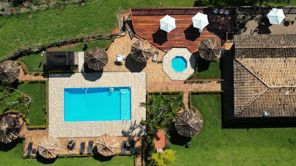Restaurant/places to eat, Bird's eye view, Swimming pool