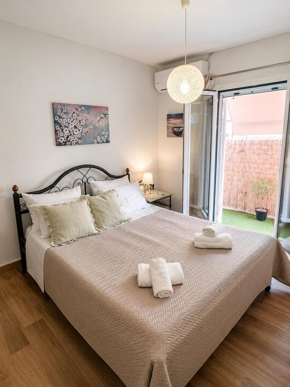 Bed, Bedroom, air conditioner