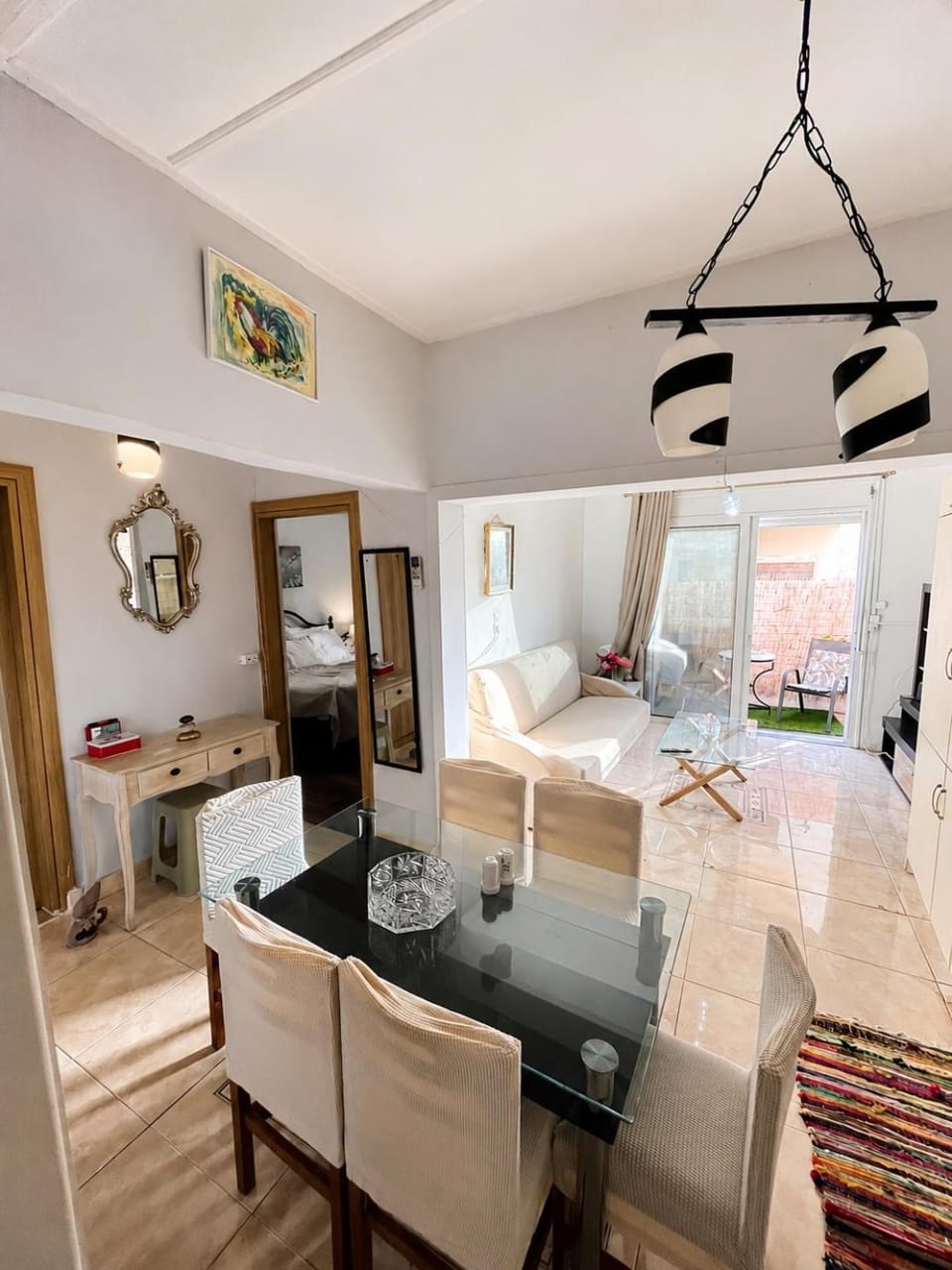 Bed, TV and multimedia, Living room, Photo of the whole room, Seating area, Dining area, Bedroom, air conditioner