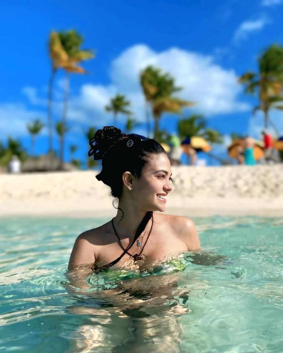 Natural landscape, Beach, Guests