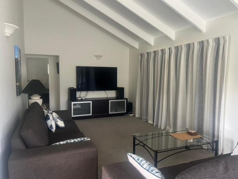 Communal lounge/ TV room, TV and multimedia, Living room, Seating area