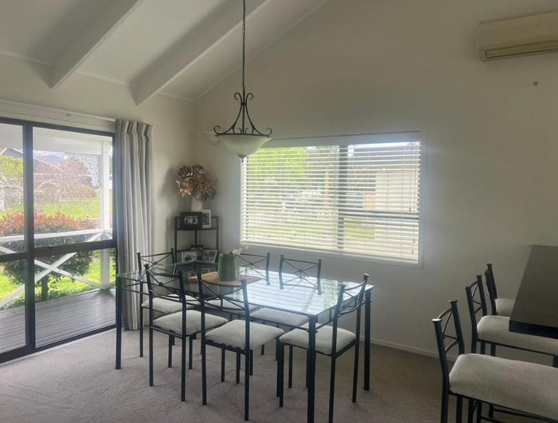 Seating area, Dining area