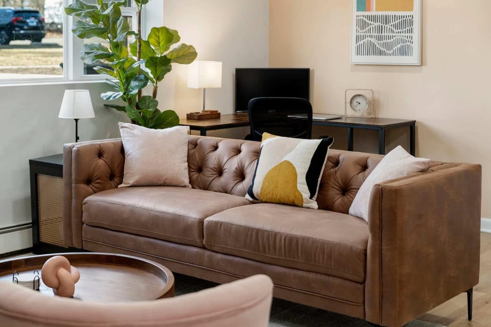 Relaxing 1 Bedroom with Free Parking Workdesk Apartment in Villa Park