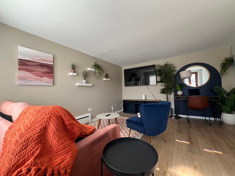 Serenity & Style With Parking Apartment in Villa Park