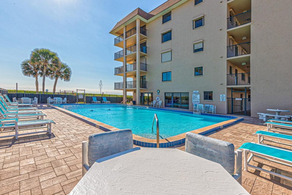Patio, Day, Other, Pool view, Swimming pool, Swimming pool, sunbed