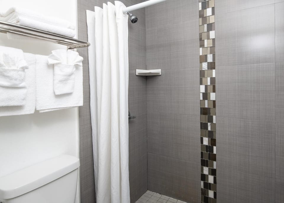 Shower, Bathroom, towels