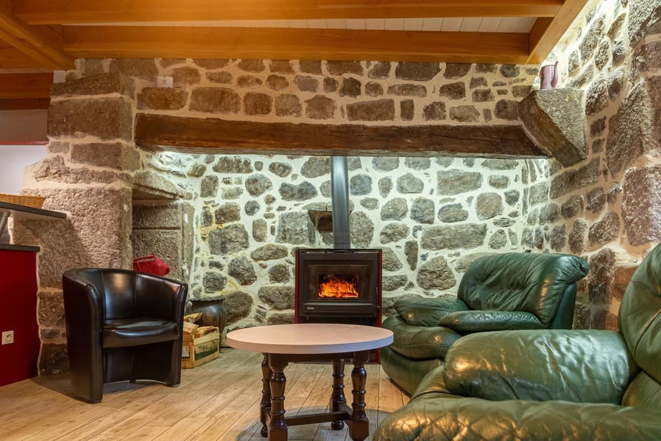 Gîte les violettes d'aubrac 8/11 personnes à rieutort House in Occitanie