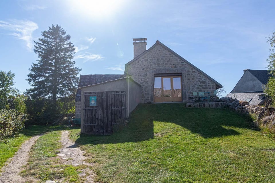 Gîte les violettes d'aubrac 8/11 personnes à rieutort House in Occitanie