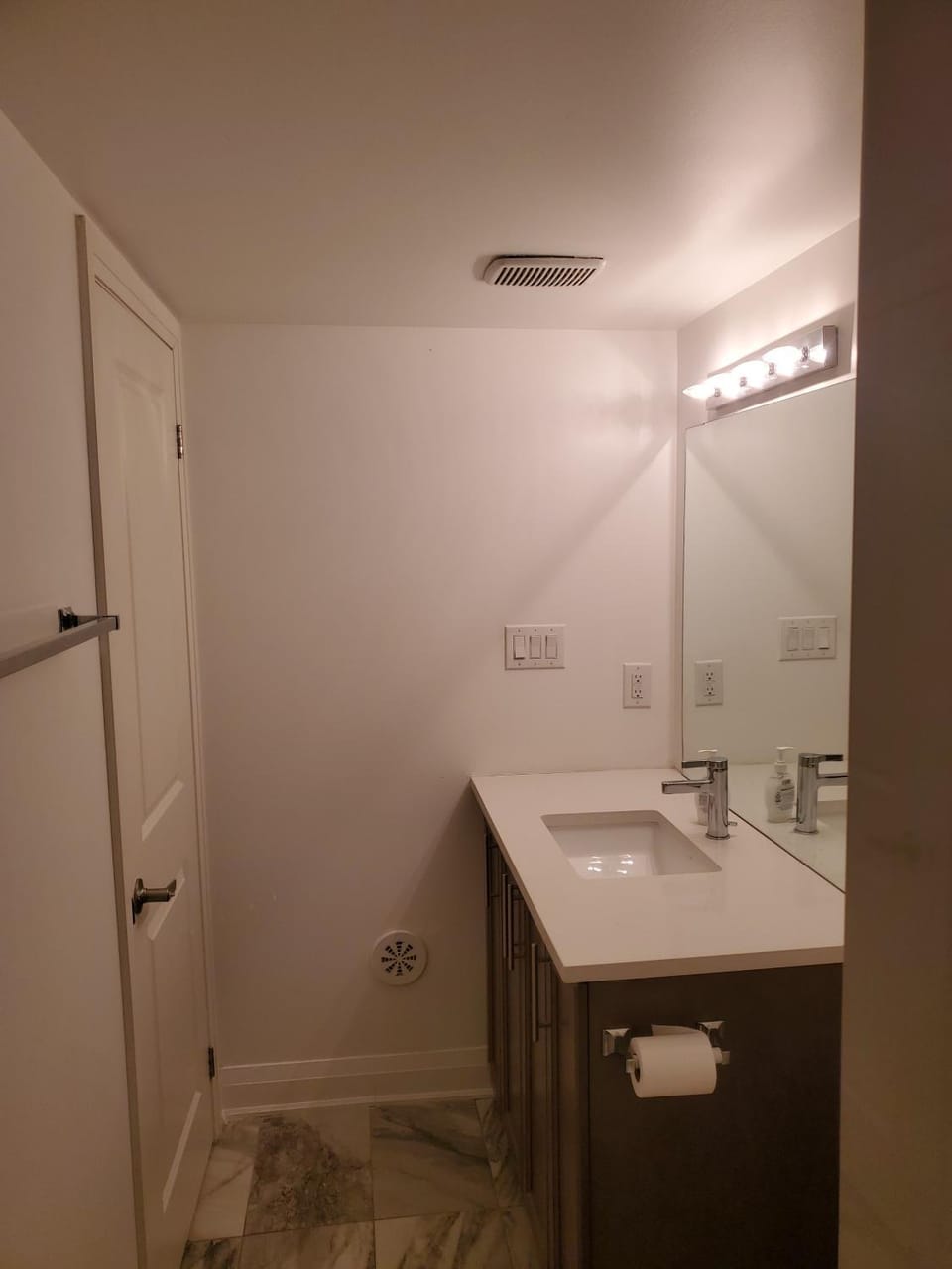 Lake breeze water view Apartment in Bowmanville