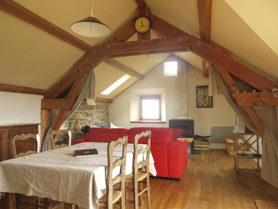 Gîte du tomple, côté prairie 4/6 personnes House in Occitanie