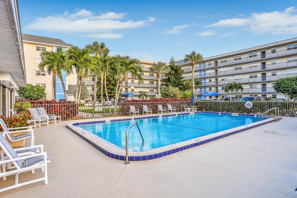 Property building, Day, Other, Pool view, Swimming pool, Swimming pool, sunbed