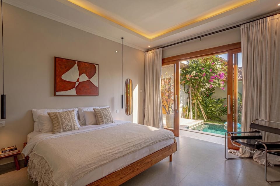 Bed, Bedroom, Garden view