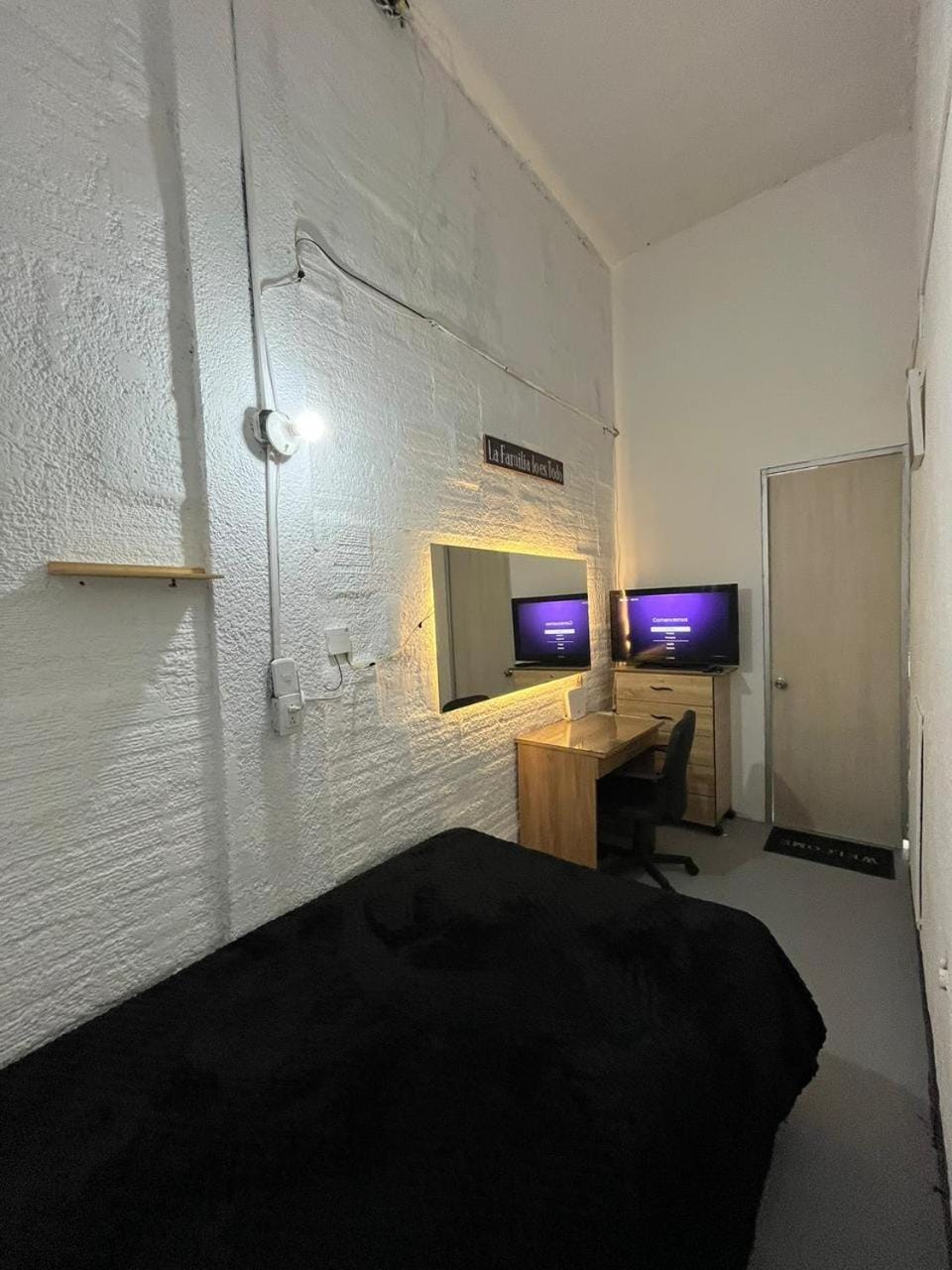 Habitación cerca al aeropuerto con baño privado Vacation rental in Bogota