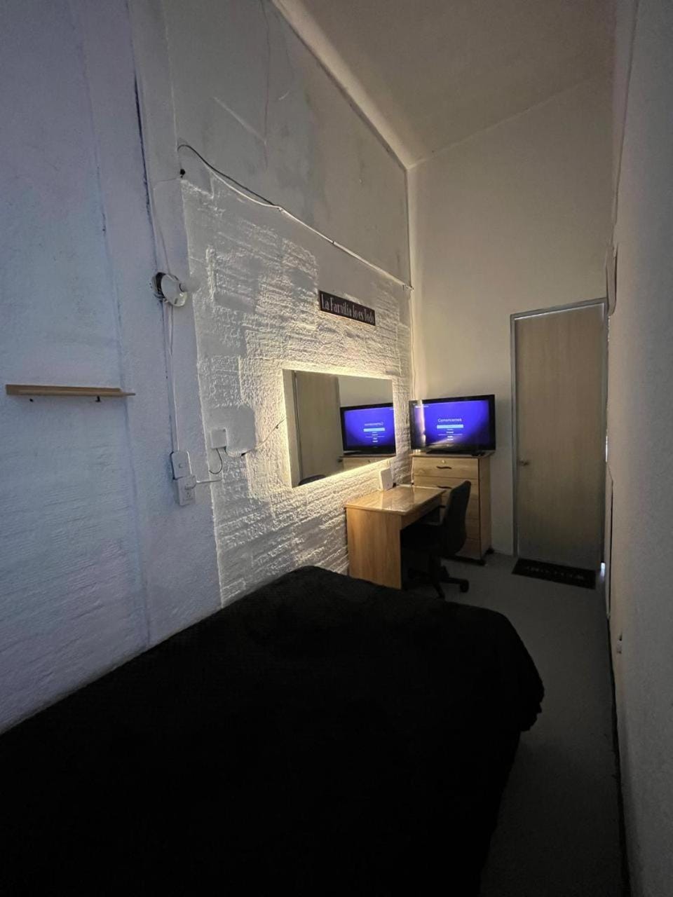 Habitación cerca al aeropuerto con baño privado Vacation rental in Bogota