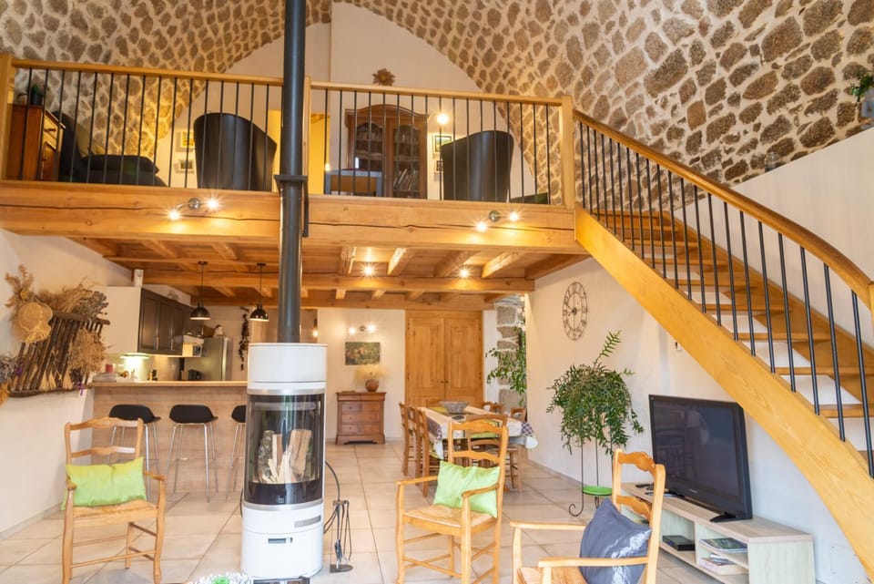 Gîte de la cascade 6/8 pers à rûnes House in Occitanie