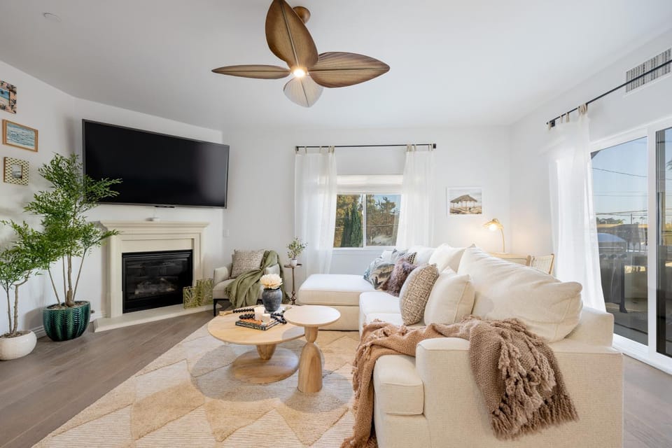 Coastal PB Retreat, King Suite, Firepit & Balcony House in Pacific Beach