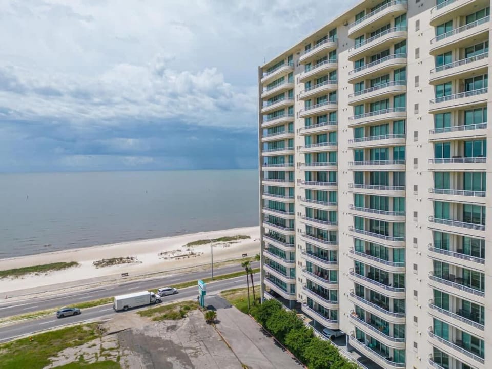 Property building, Day, Natural landscape, Bird's eye view, Beach, Sea view