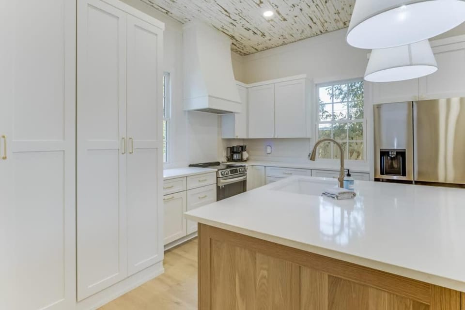 Kitchen or kitchenette, kitchen