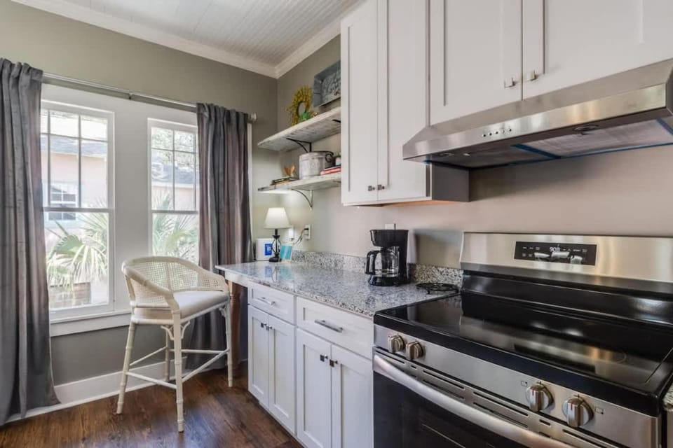 Kitchen or kitchenette, kitchen