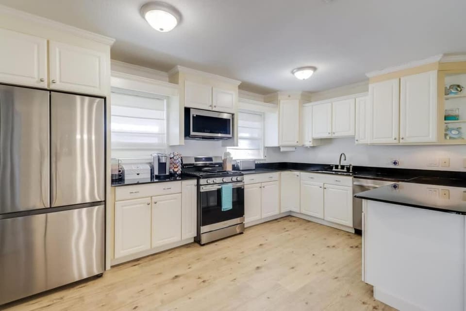 Kitchen or kitchenette, kitchen